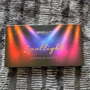 Spotlight Eyeshadow Palette - Vibrant Colors